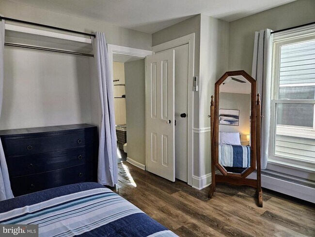 Building Photo - 279 W Main St