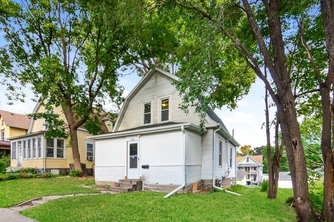 Building Photo - Newly Renovated Single Family Home - GREAT Mpls Location!