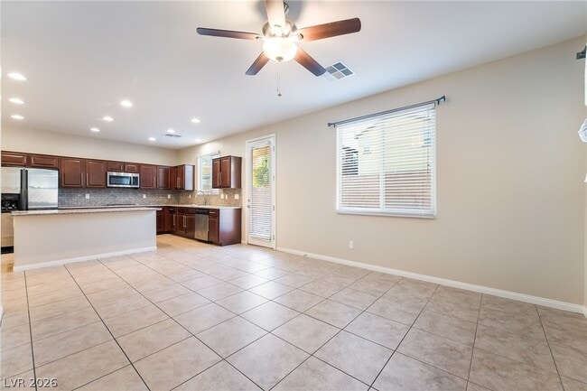 Building Photo - 121 Pictor Ave