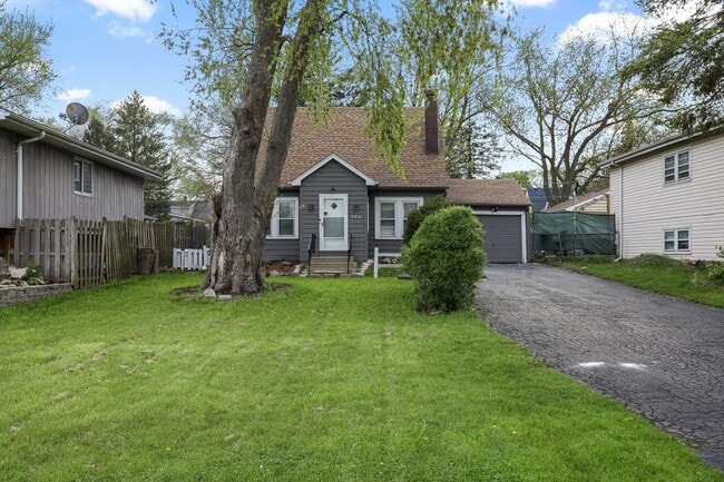 Building Photo - 366 N Hemlock Ave