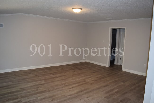 Building Photo - 8660 Beechcroft Pl N
