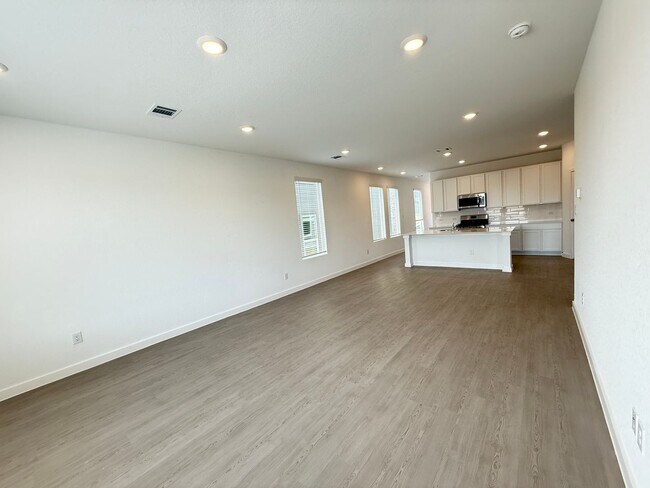 Building Photo - Brand New Lennar Home | 4 Bed | 3.5 Bath |...