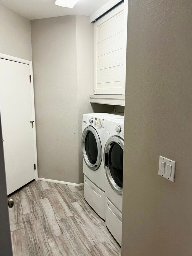 Building Photo - Remodeled Gilbert home