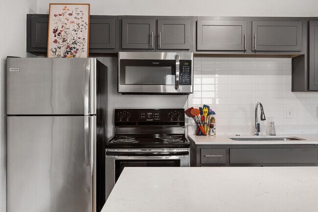 Building Photo - 8054 Exchange Dr