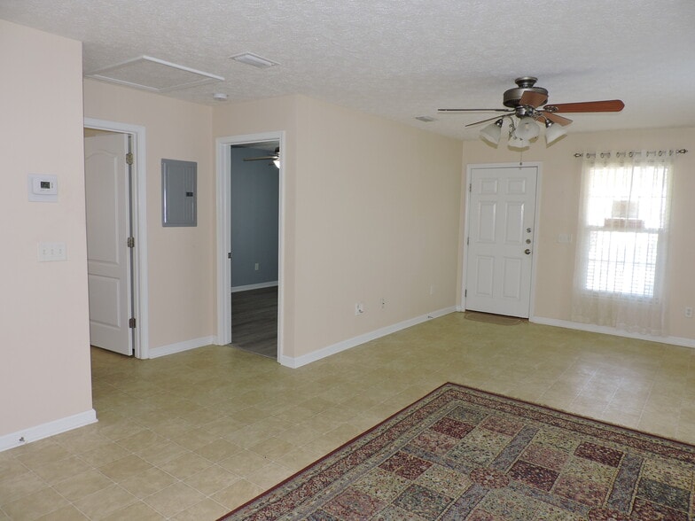 Building Photo - 121 Half Acre Ln