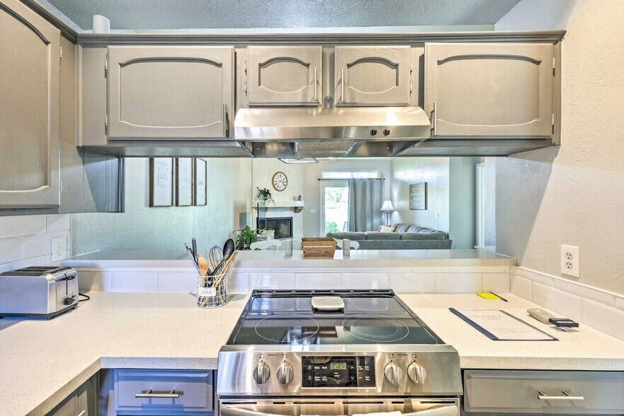 Building Photo - 1601 W Beardsley Rd