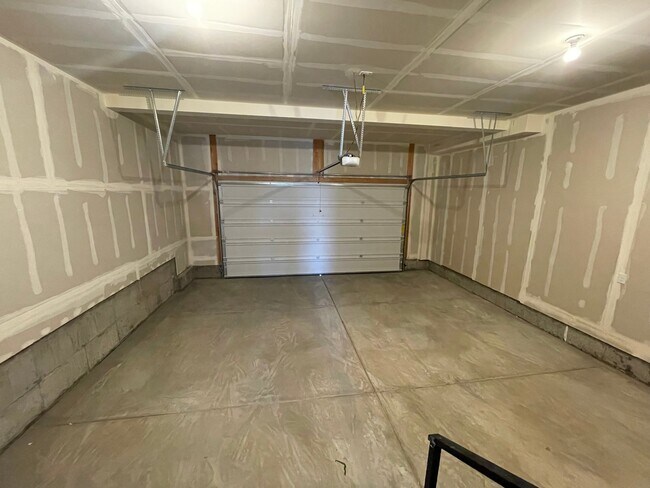 Building Photo - 144 E 1760 N