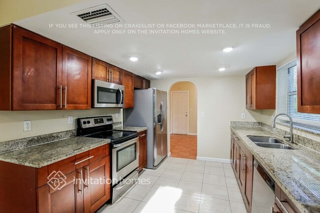 Building Photo - 781 SW 66th Ave