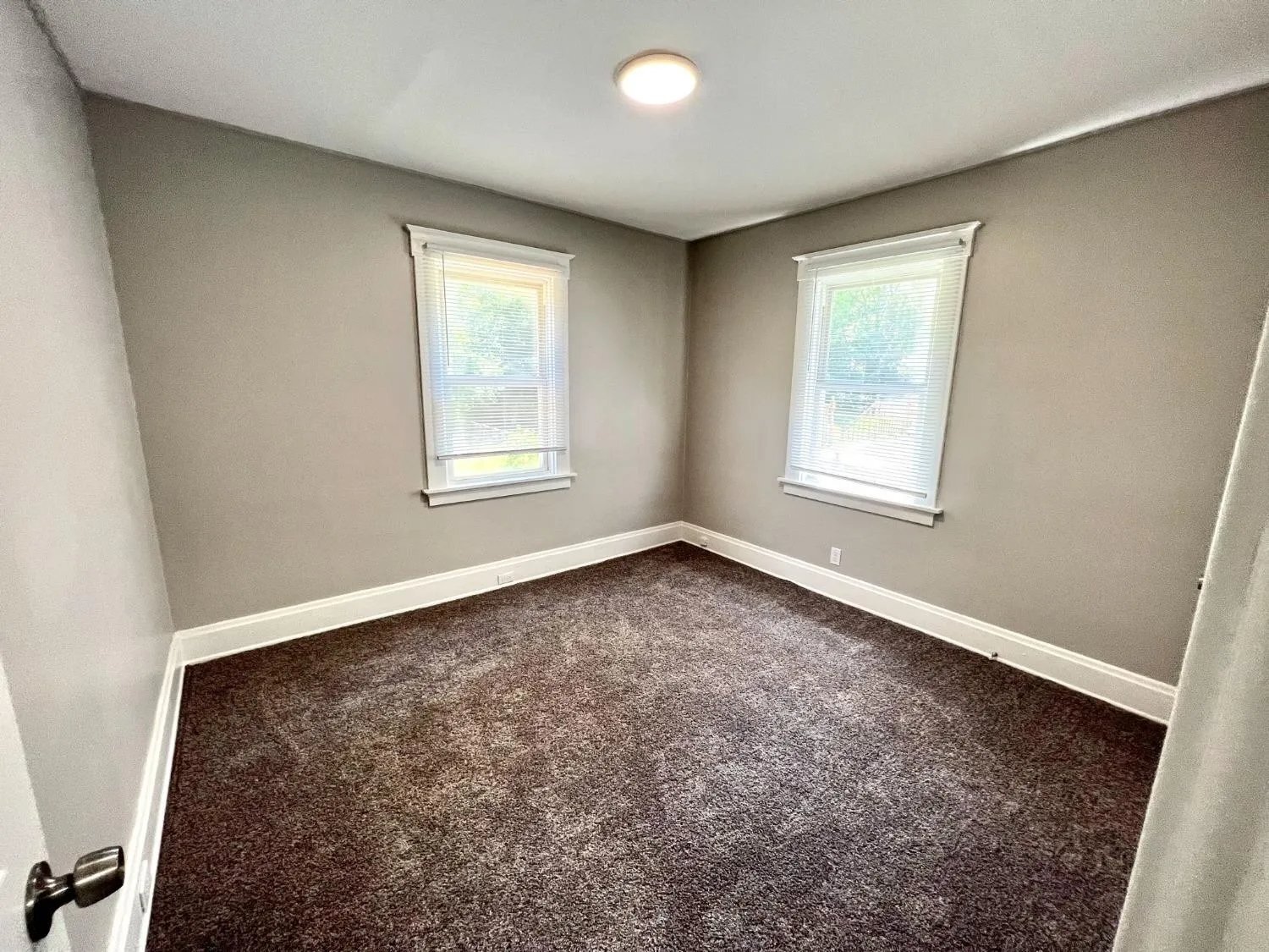 Building Photo - 1823 Sundale Ave