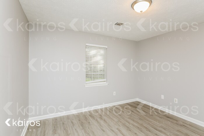 Building Photo - 105 Deer Pkwy