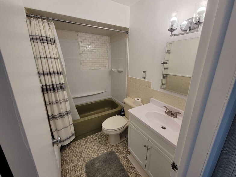 Building Photo - 491 Brakel Point Dr