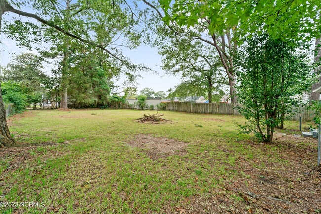 Building Photo - 529 Henderson Dr