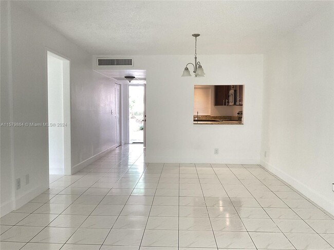 Building Photo - 9481 Evergreen Pl