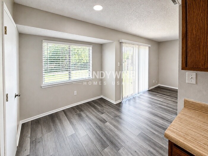 Building Photo - 8428 Raymond Ave