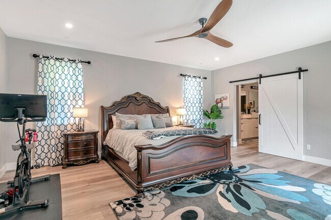 Building Photo - Fresh and Modern 3BD/2BA Home with Solar!