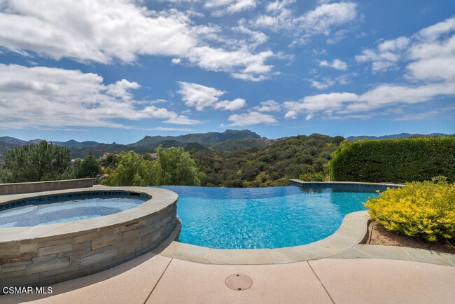 Building Photo - 2076 Hillsbury Rd