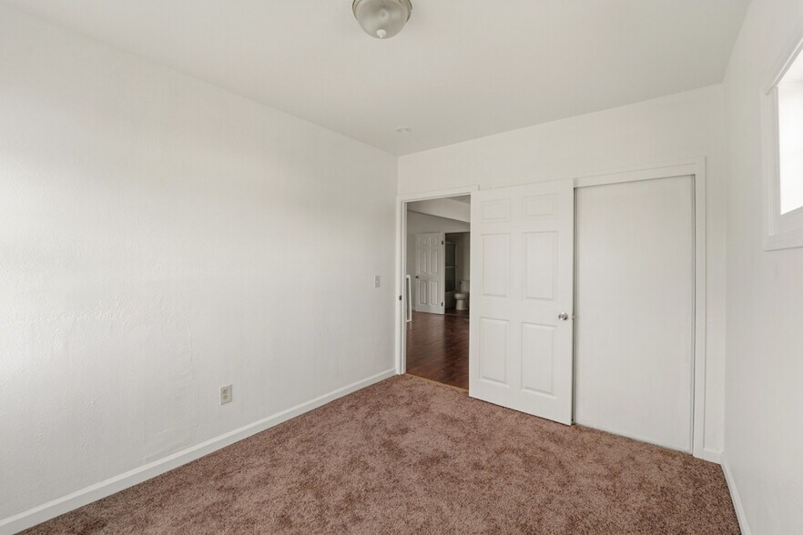 Building Photo - 402 Bissell Ave
