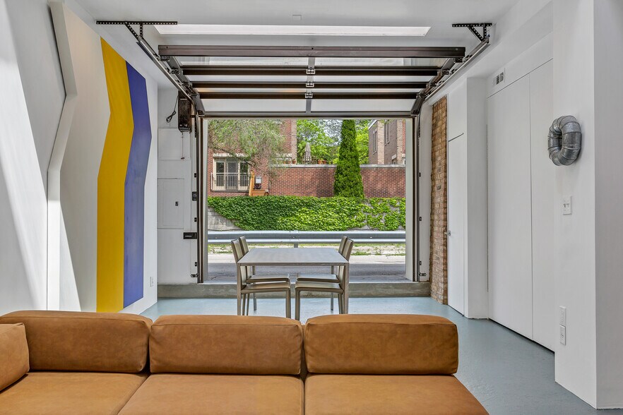 Building Photo - 2231 N Wayne Ave