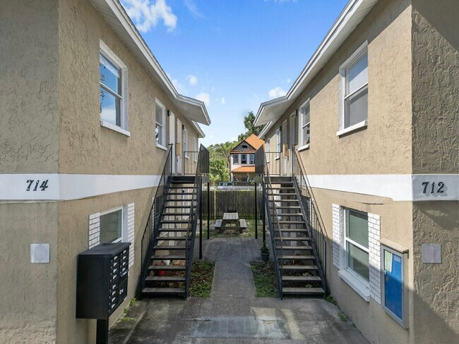 Building Photo - 714 E Floribraska Ave