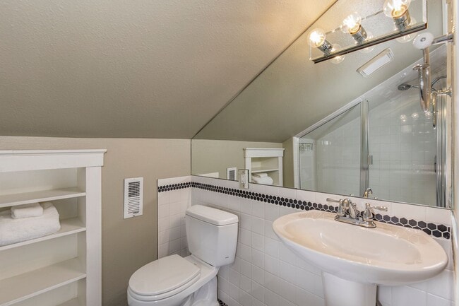 Building Photo - Beautiful Historic Multi Generational home in Heart of Snohomish