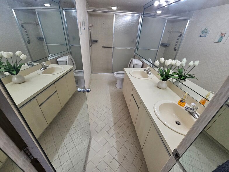 Building Photo - 4770 Fountains Dr S