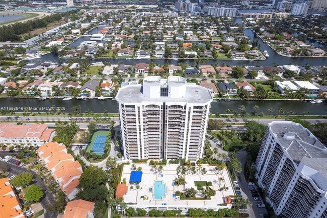Building Photo - 3598 Yacht Club Dr