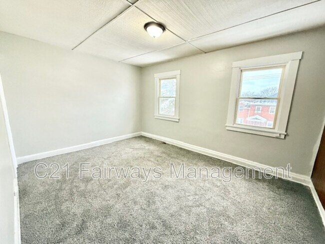 Building Photo - 866 Vankirk St