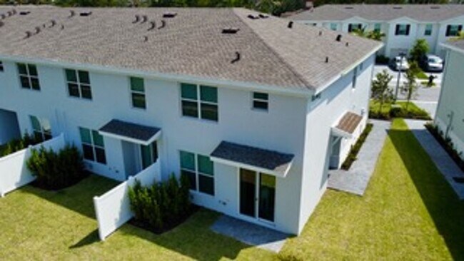 Building Photo - Brand new Townhome centrally located in La...