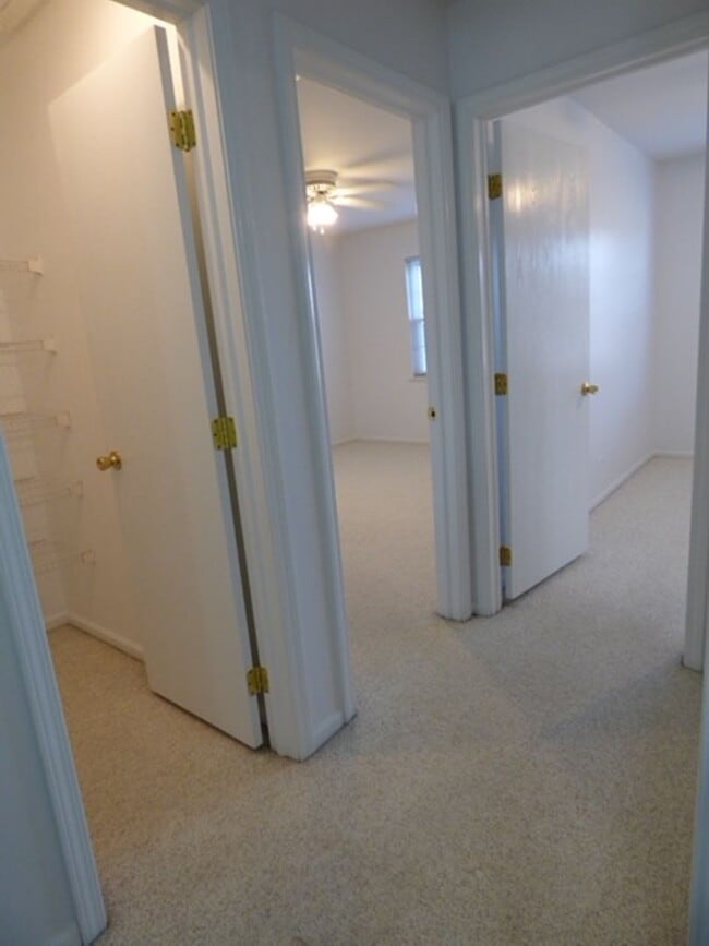 Building Photo - Beautiful 2 bd 1 1/2 ba as soon as July 1 ...