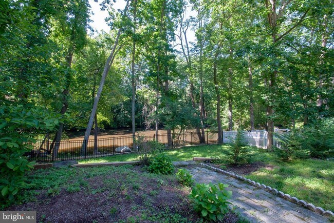 Building Photo - 637 Whittier Pkwy