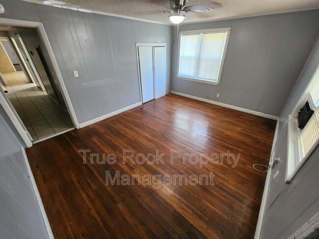 Building Photo - 401 W 13th