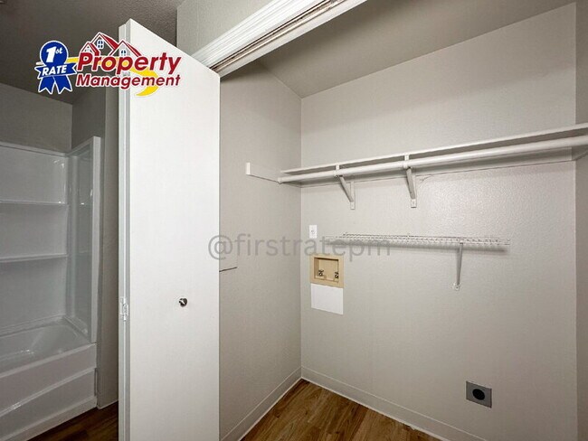 Building Photo - 4876 W Blodgett Ln