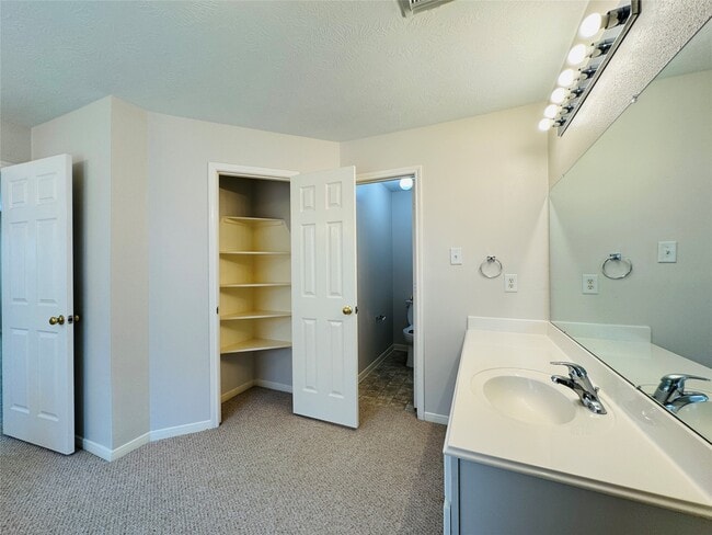 Building Photo - 8003 Beech Park Ln