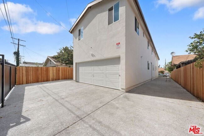 Building Photo - 5912 S Flower St