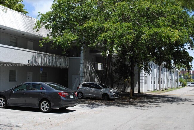 Building Photo - 17255 SW 95th Ave