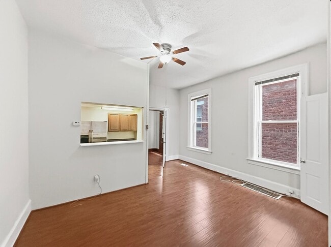 Building Photo - 122 E University Ave