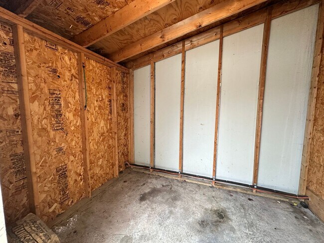 Building Photo - 206 Lighthouse Dr