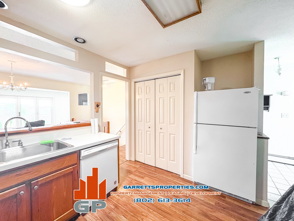 Building Photo - 243 Eastview Cir