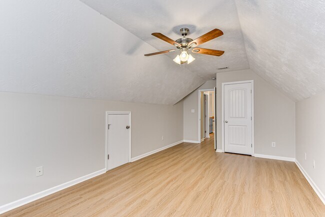 Building Photo - 4116 Chastain Dr