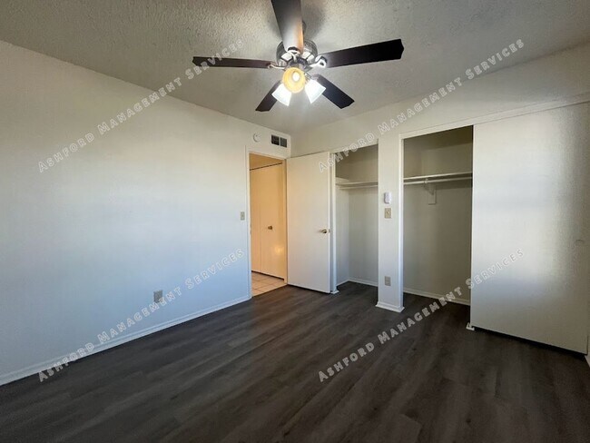 Building Photo - 3 BEDROOM 2 BATHROOM IN PHOENIX WITH TONS ...