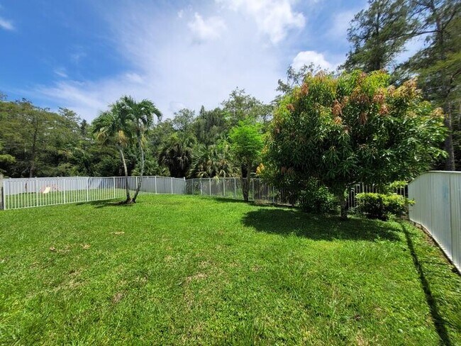 Building Photo - 10674 Oak Bend Way