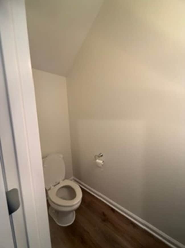 Building Photo - Knoxville Lovell Road Area 3 Bedroom 2.5 Bath with Garage Lawn Maintenance and Trash Pick up incl...