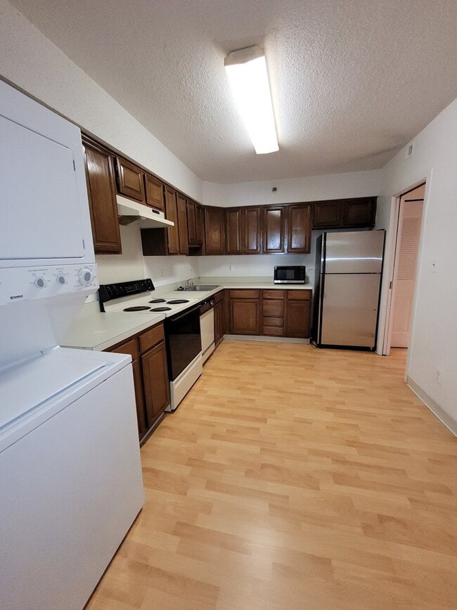 Kitchen - 3709 S George Mason Dr