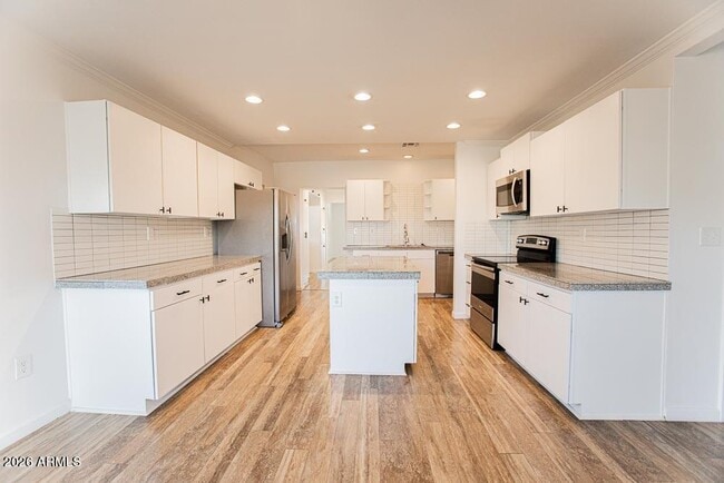 Building Photo - 318 N Palm St