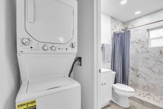 Building Photo - 2362 Pineapple Ave