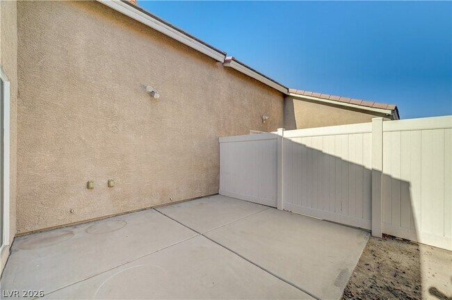 Building Photo - 8556 Lakota St