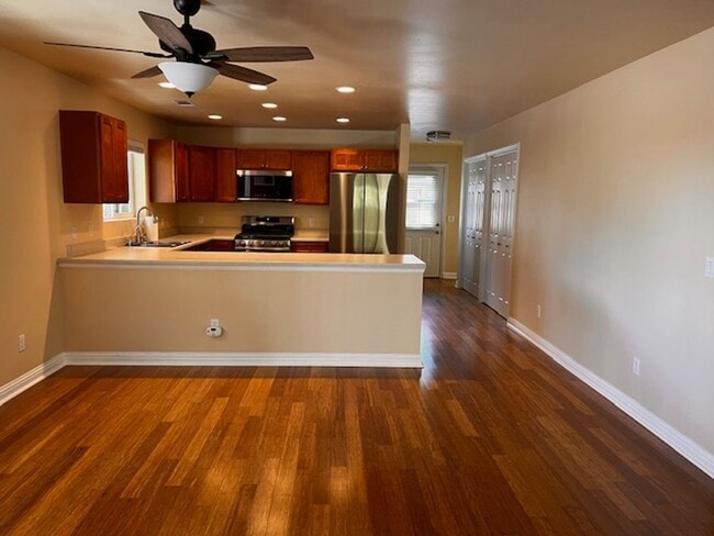 Building Photo - 2 bedroom 2 bath home
