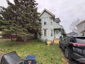 Building Photo - 200 Center St