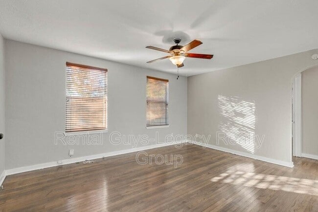 Building Photo - 4059 College St
