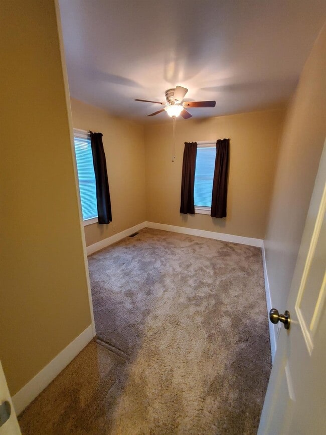 Building Photo - Spacious 2 Bedroom House Updated with Remodeled Kitchen with Lots of Cabinet Space, Huge Master B...